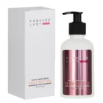 كريم مرطب لليد والوجه من فور ايفر ليدي، نوع زبدة الشيا، مناسب لجميع أنواع البشرة، يحتوي على زيوت الجوجوبا، اللوز الحلو، الخروع وجوز الهند، حمض الهيالورونيك واليوريا، ملطف ومضاد للتجاعيد، خالي من الدهون، حجم 250 مليلتر.